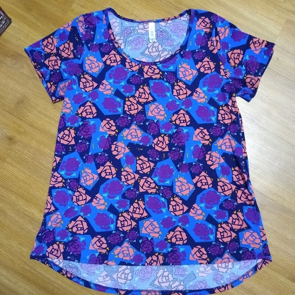 Lularoe Geometric Roses Classic T - Picture 1 of 2